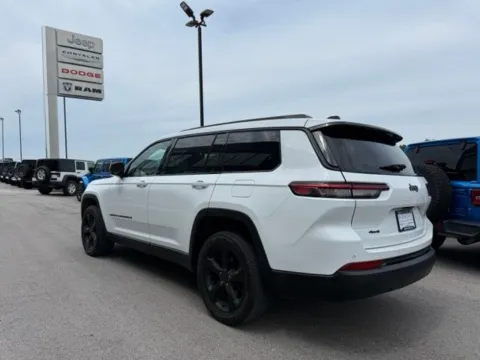 More photos of 2023 Jeep Grand Cherokee L Altitude at Airport Chrysler Dodge Jeep Ram, MO