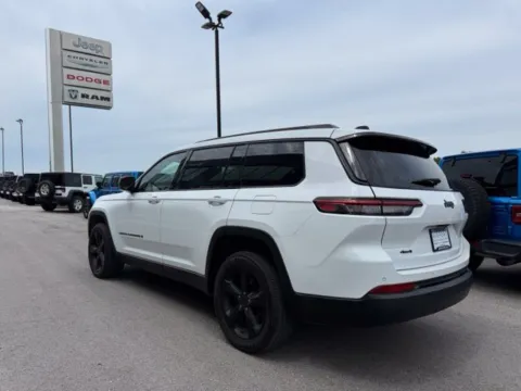 More photos of 2023 Jeep Grand Cherokee L Altitude at Airport Chrysler Dodge Jeep Ram, MO