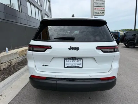 More photos of 2023 Jeep Grand Cherokee L Altitude at Airport Chrysler Dodge Jeep Ram, MO