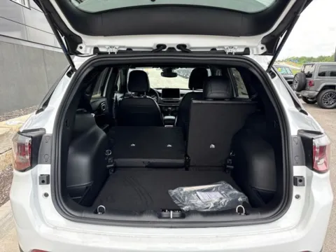 More photos of 2026 Jeep Compass Latitude at Airport Chrysler Dodge Jeep Ram, MO