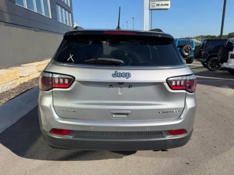 More photos of 2021 Jeep Compass Limited at Airport Chrysler Dodge Jeep Ram, MO