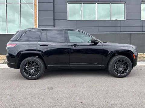 Photos of 2026 Jeep Grand Cherokee Summit for sale in Platte City, MO at Airport Chrysler Dodge Jeep Ram
