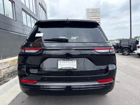 More photos of 2026 Jeep Grand Cherokee Summit at Airport Chrysler Dodge Jeep Ram, MO