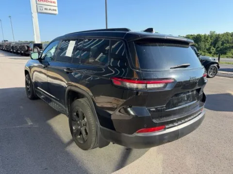 More photos of 2021 Jeep Grand Cherokee L Altitude at Airport Chrysler Dodge Jeep Ram, MO