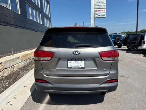 More photos of 2017 Kia Sorento LX at Airport Chrysler Dodge Jeep Ram, MO