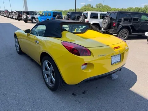 More photos of 2007 Pontiac Solstice at Airport Chrysler Dodge Jeep Ram, MO