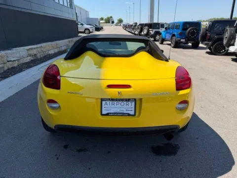 More photos of 2007 Pontiac Solstice at Airport Chrysler Dodge Jeep Ram, MO