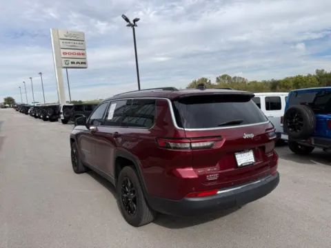More photos of 2021 Jeep Grand Cherokee L Laredo at Airport Chrysler Dodge Jeep Ram, MO