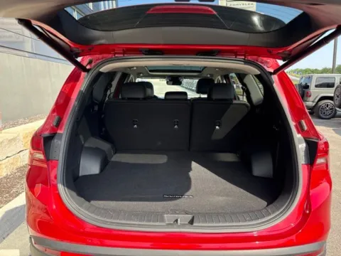 More photos of 2023 Hyundai Santa Fe Hybrid SEL Premium at Airport Chrysler Dodge Jeep Ram, MO