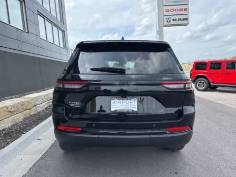 More photos of 2023 Jeep Grand Cherokee Altitude X at Airport Chrysler Dodge Jeep Ram, MO