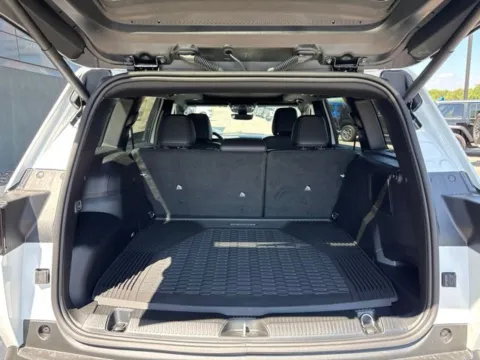 More photos of 2026 Jeep Cherokee Overland at Airport Chrysler Dodge Jeep Ram, MO