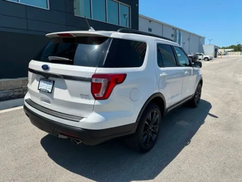 More photos of 2018 Ford Explorer XLT at Airport Chrysler Dodge Jeep Ram, MO