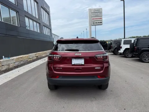 More photos of 2022 Jeep Compass Latitude at Airport Chrysler Dodge Jeep Ram, MO