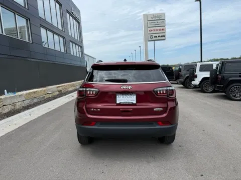 More photos of 2022 Jeep Compass Latitude at Airport Chrysler Dodge Jeep Ram, MO
