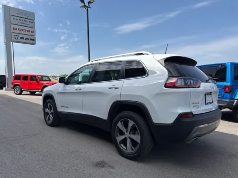 More photos of 2020 Jeep Cherokee Limited at Airport Chrysler Dodge Jeep Ram, MO