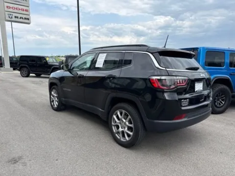 More photos of 2022 Jeep Compass Latitude Lux at Airport Chrysler Dodge Jeep Ram, MO