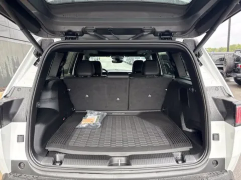 More photos of 2026 Jeep Cherokee Overland at Airport Chrysler Dodge Jeep Ram, MO