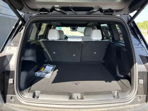 More photos of 2026 Jeep Cherokee Overland at Airport Chrysler Dodge Jeep Ram, MO