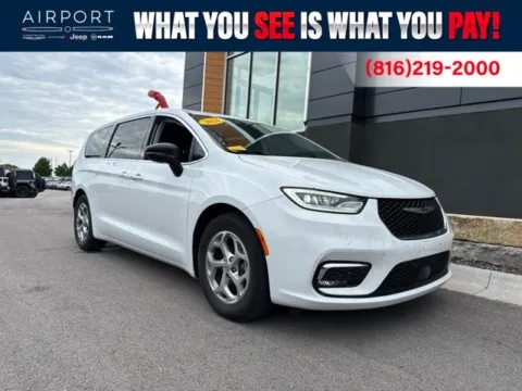 White 2024 Chrysler Pacifica Limited for sale in Platte City, MO