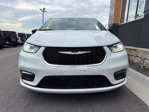 More photos of 2024 Chrysler Pacifica Limited at Airport Chrysler Dodge Jeep Ram, MO