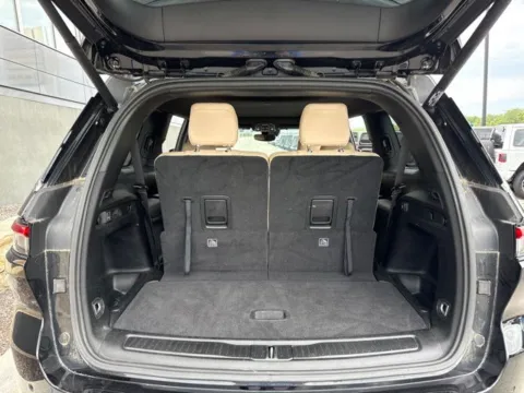 More photos of 2023 Jeep Grand Cherokee L Limited at Airport Chrysler Dodge Jeep Ram, MO