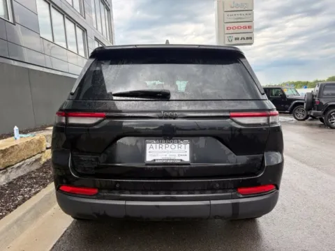 More photos of 2024 Jeep Grand Cherokee Altitude at Airport Chrysler Dodge Jeep Ram, MO