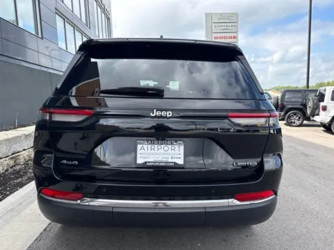 More photos of 2023 Jeep Grand Cherokee Limited at Airport Chrysler Dodge Jeep Ram, MO