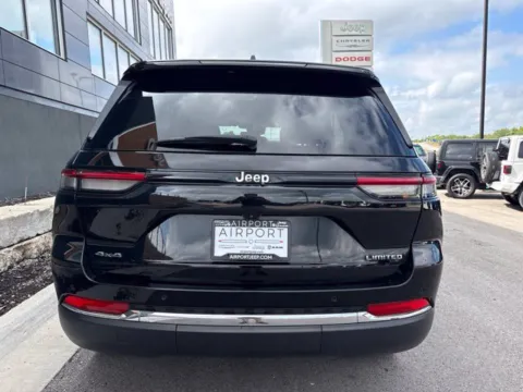 More photos of 2023 Jeep Grand Cherokee Limited at Airport Chrysler Dodge Jeep Ram, MO