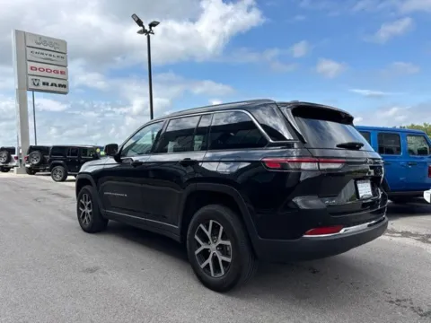 More photos of 2023 Jeep Grand Cherokee Limited at Airport Chrysler Dodge Jeep Ram, MO