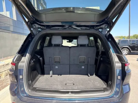 More photos of 2027 Jeep Grand Cherokee L Limited Reserve at Airport Chrysler Dodge Jeep Ram, MO