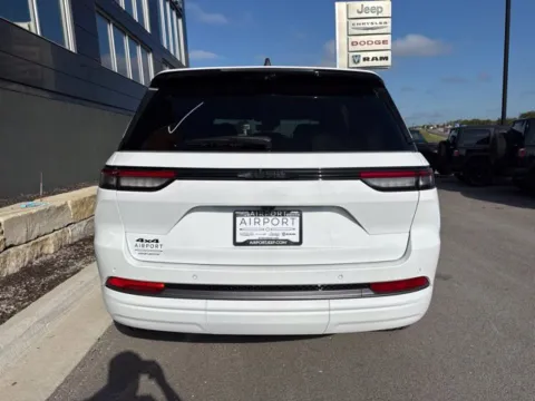 More photos of 2027 Jeep Grand Cherokee Limited Reserve at Airport Chrysler Dodge Jeep Ram, MO