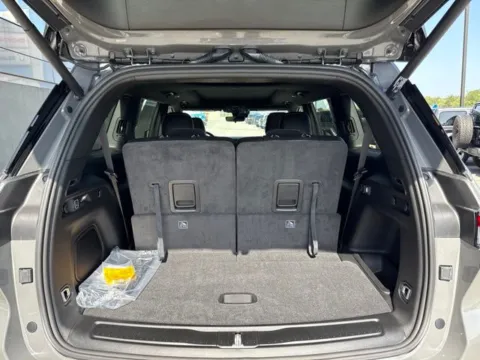 More photos of 2027 Jeep Grand Cherokee L Limited at Airport Chrysler Dodge Jeep Ram, MO