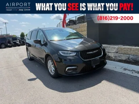 Black 2023 Chrysler Pacifica Touring L for sale in Platte City, MO