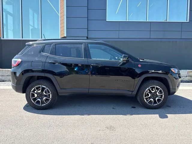 Used 2024 Jeep Compass Trailhawk with VIN 3C4NJDDN7RT173613 for sale in Kansas City