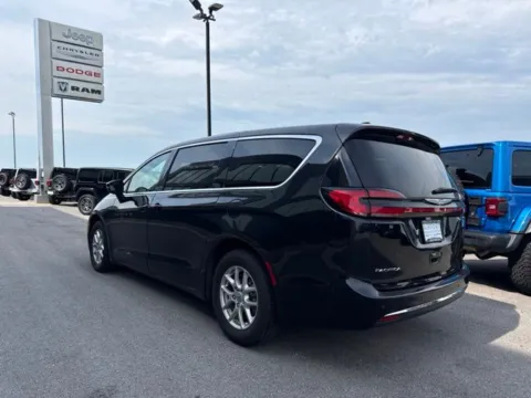 More photos of 2023 Chrysler Pacifica Touring L at Airport Chrysler Dodge Jeep Ram, MO