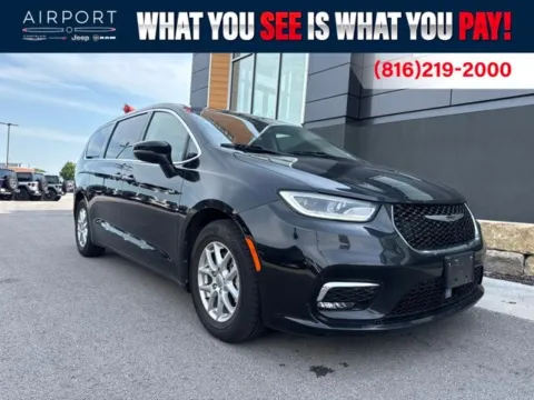 Black 2023 Chrysler Pacifica Touring L for sale in Platte City, MO