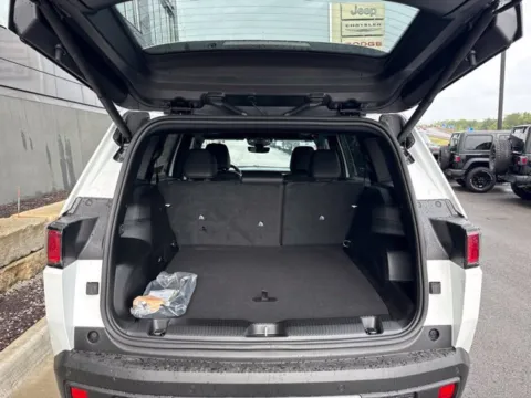More photos of 2026 Jeep Cherokee Limited at Airport Chrysler Dodge Jeep Ram, MO