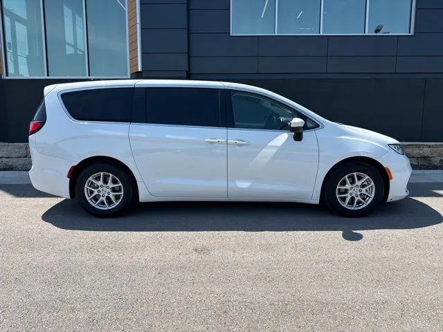 Used 2023 Chrysler Pacifica Touring L with VIN 2C4RC1BG9PR560369 for sale in Kansas City