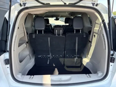 More photos of 2023 Chrysler Pacifica Touring L at Airport Chrysler Dodge Jeep Ram, MO