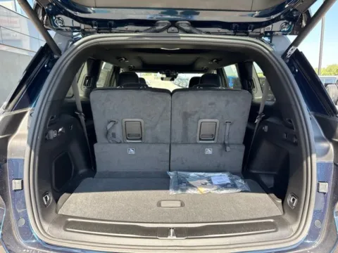 More photos of 2027 Jeep Grand Cherokee L Limited at Airport Chrysler Dodge Jeep Ram, MO