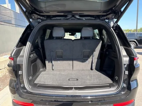 More photos of 2027 Jeep Grand Cherokee L Limited at Airport Chrysler Dodge Jeep Ram, MO