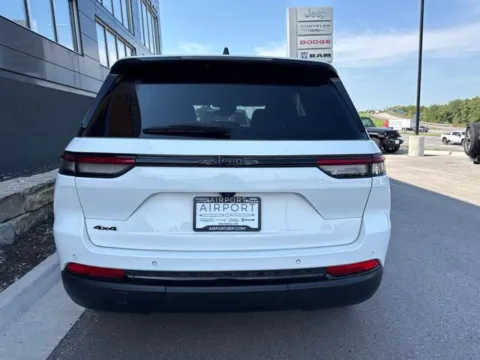 More photos of 2023 Jeep Grand Cherokee Altitude X at Airport Chrysler Dodge Jeep Ram, MO