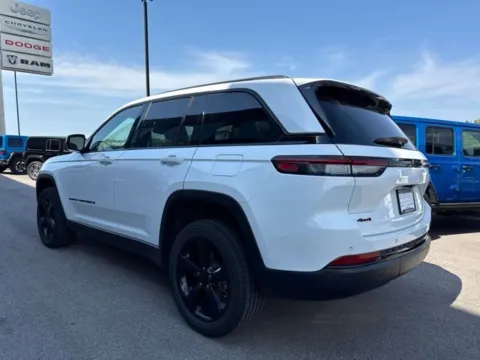 More photos of 2023 Jeep Grand Cherokee Altitude X at Airport Chrysler Dodge Jeep Ram, MO