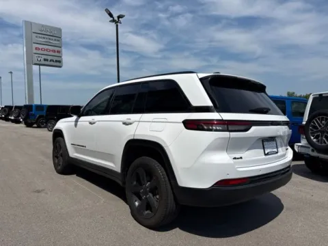 More photos of 2023 Jeep Grand Cherokee Limited at Airport Chrysler Dodge Jeep Ram, MO
