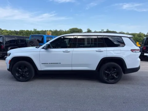 More photos of 2023 Jeep Grand Cherokee L Altitude X at Airport Chrysler Dodge Jeep Ram, MO