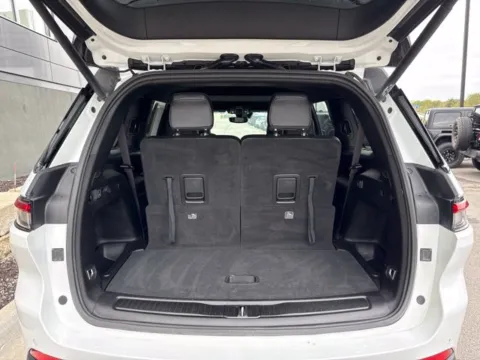 More photos of 2023 Jeep Grand Cherokee L Altitude X at Airport Chrysler Dodge Jeep Ram, MO