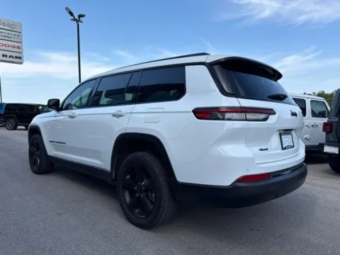 More photos of 2023 Jeep Grand Cherokee L Altitude X at Airport Chrysler Dodge Jeep Ram, MO