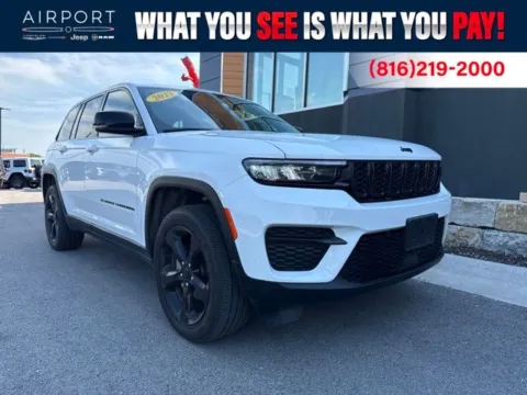 White 2023 Jeep Grand Cherokee Altitude X for sale in Platte City, MO