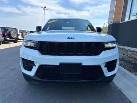 More photos of 2023 Jeep Grand Cherokee Altitude X at Airport Chrysler Dodge Jeep Ram, MO