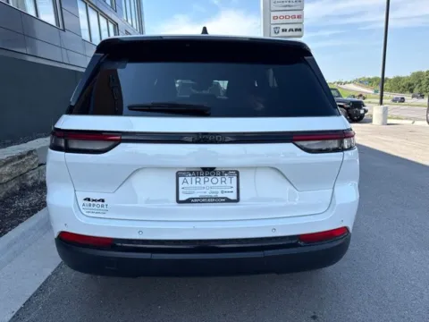 More photos of 2023 Jeep Grand Cherokee Altitude X at Airport Chrysler Dodge Jeep Ram, MO